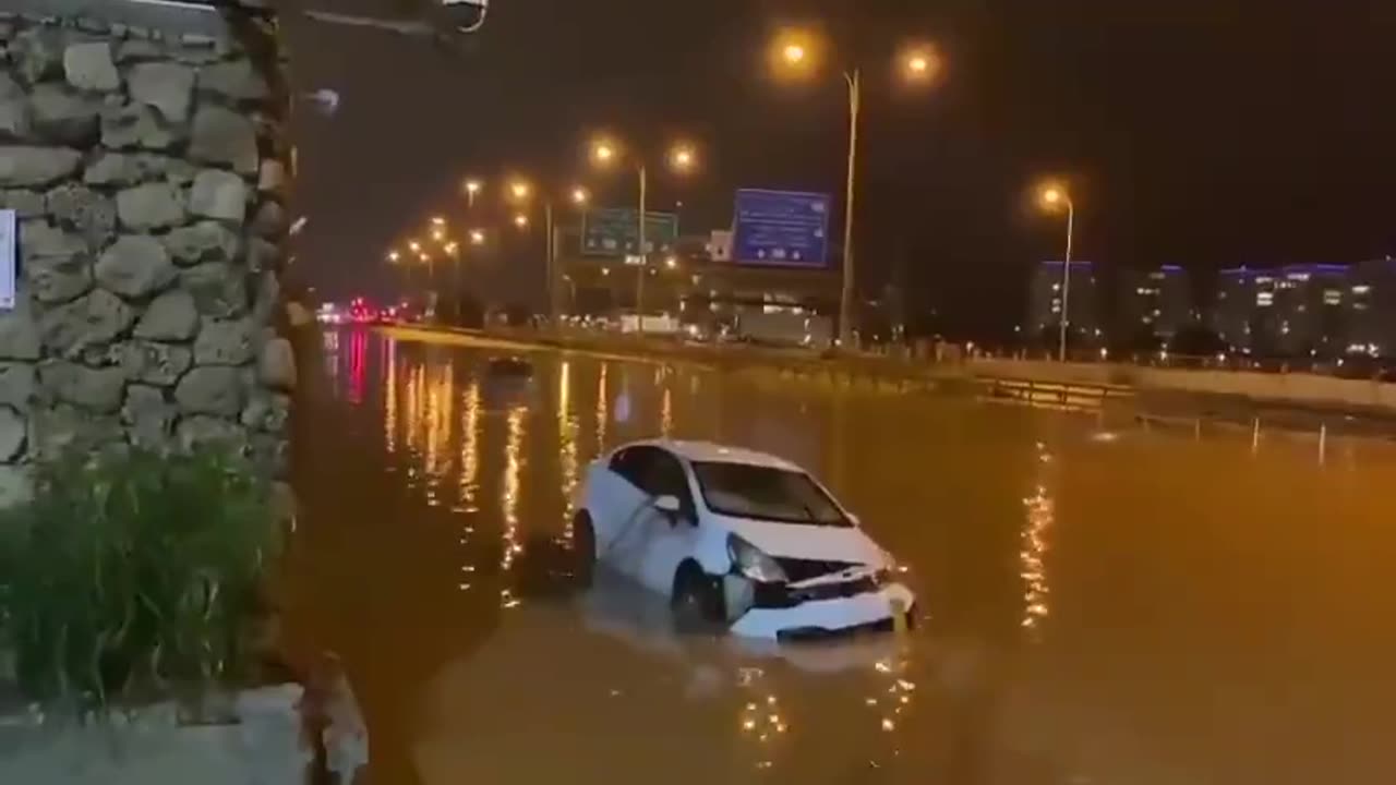 Israel flooded with heavy rain and now has to postpone the attack for a few days