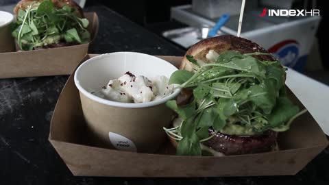 Dalić burger s krumpir salatom