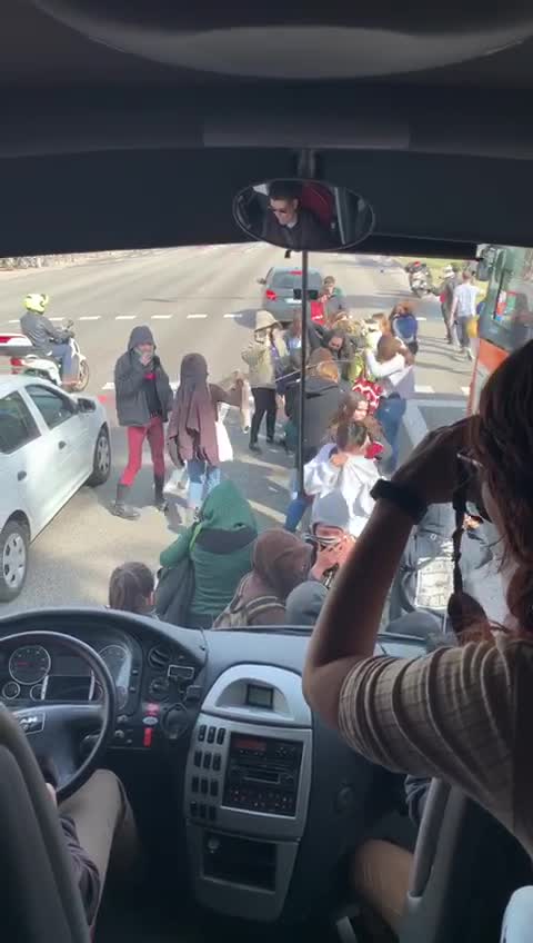 Violencia de la ultraizquierda e independentismo contra el bus de Hazte Oír en Cataluña (2)