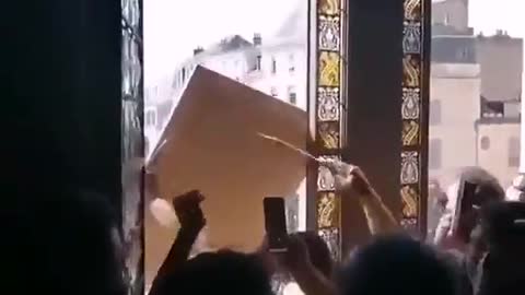 France rebel storming Town Hall Removing Macrons Photo!