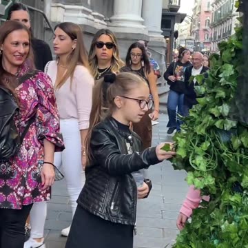 Love this reaction 😂 bushman-bushwoman prank