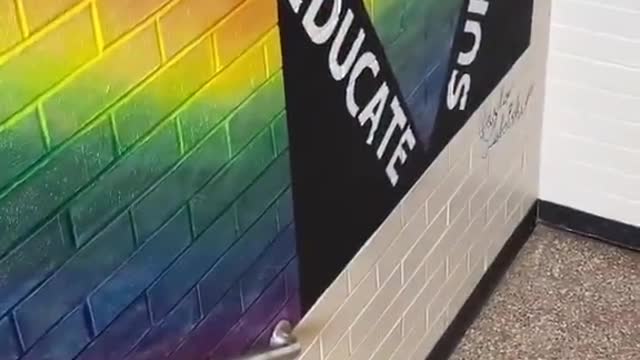 LGTBI indoctrination in schools/ Adoctrinamiento LGTBI en las escuelas deUSA