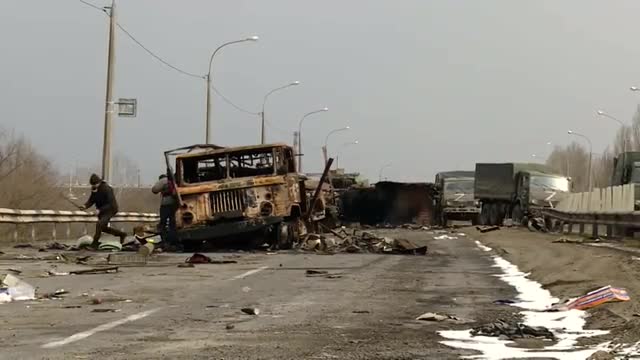 Ammunition and damaged Ukrainian vehicles filmed at outskirts of Kherson