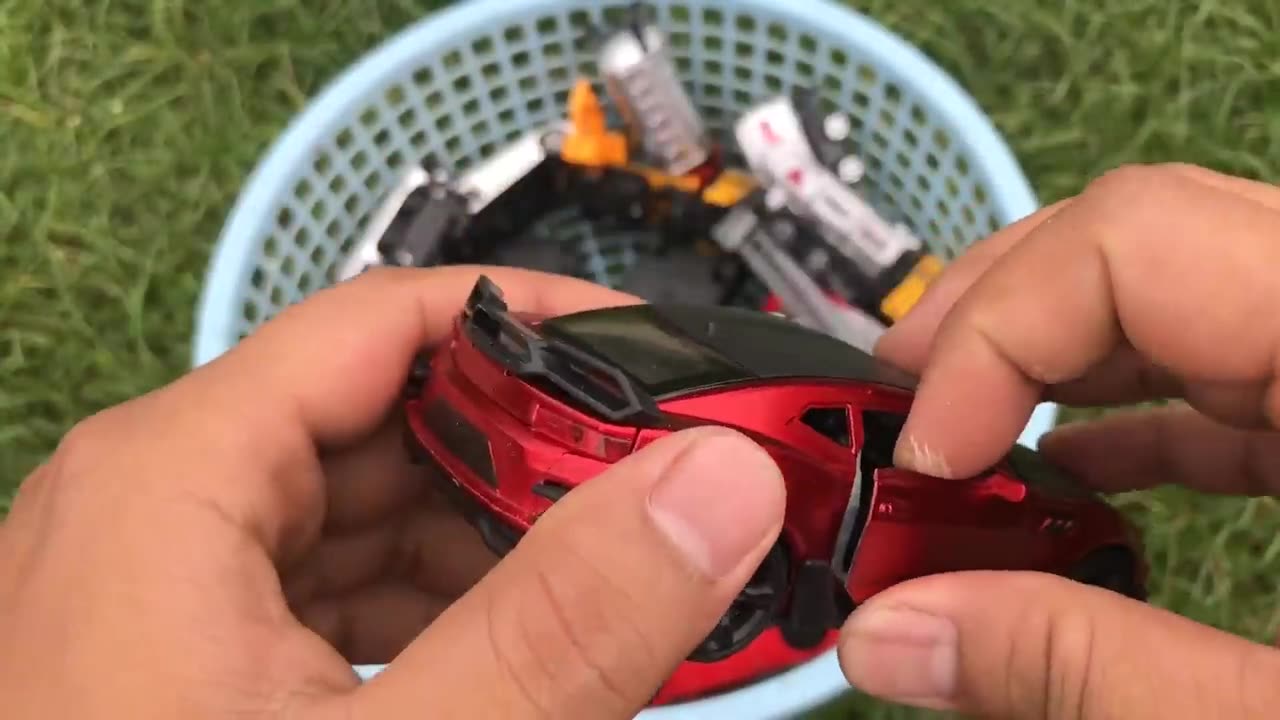 Toys Cars Vs Toys Truck Review On The Grass !!