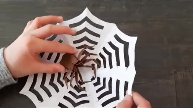 [TUTORIAL] Ragnatela per ragno (papercraft)
