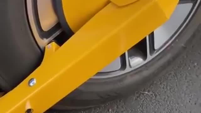 This is how to unlcok a car booted with a pen