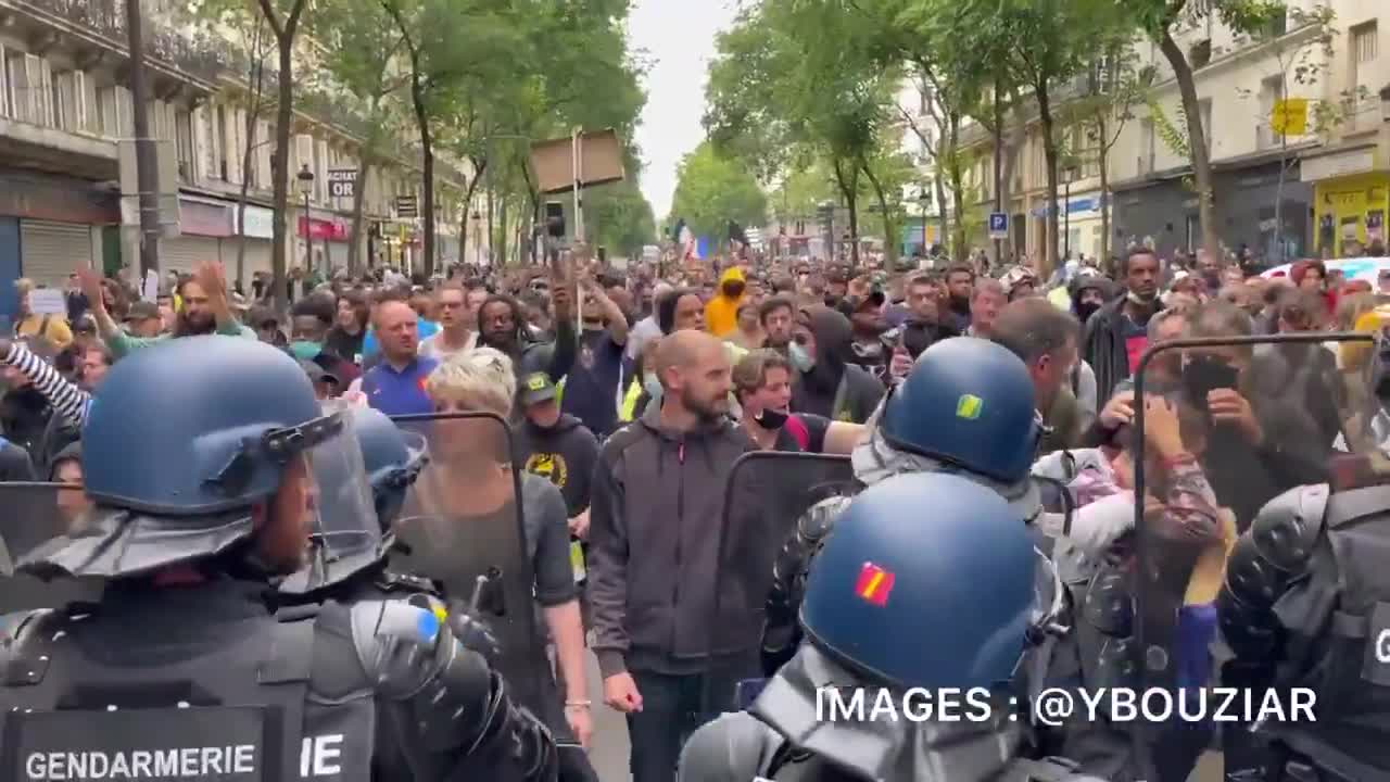 Police Tear-Gas French Citizens Chanting ‘Liberté’ During Vaccine Protests