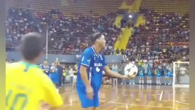 Ronaldinho Gaúcho drilba