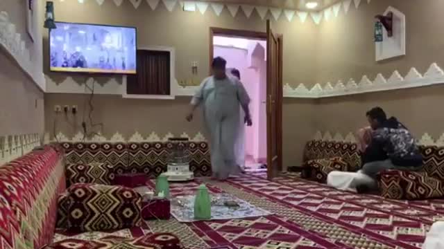 طاح قلبه من الخوف 😂😂😂😂😂فيديو مقطع ضحك