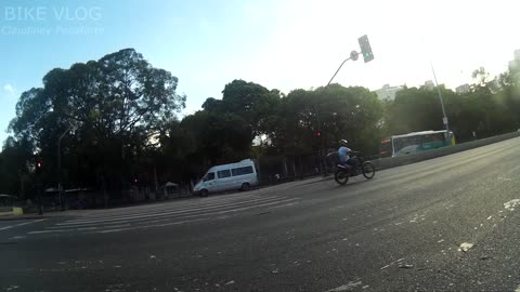 PEDALANDO NO CENTRO DE BH