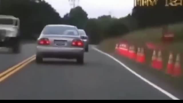 😱😱😱 crazy driver risked it all 😱😱😱