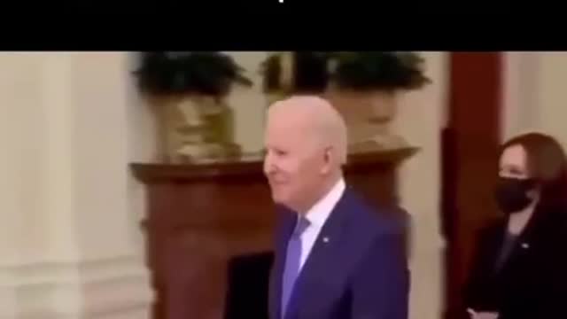 JOE BIDEN'S DISAPPEARING HEAD?