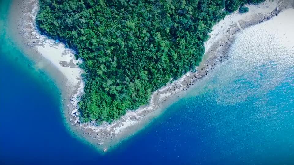 rock-cliff-people-hike-lion-rock