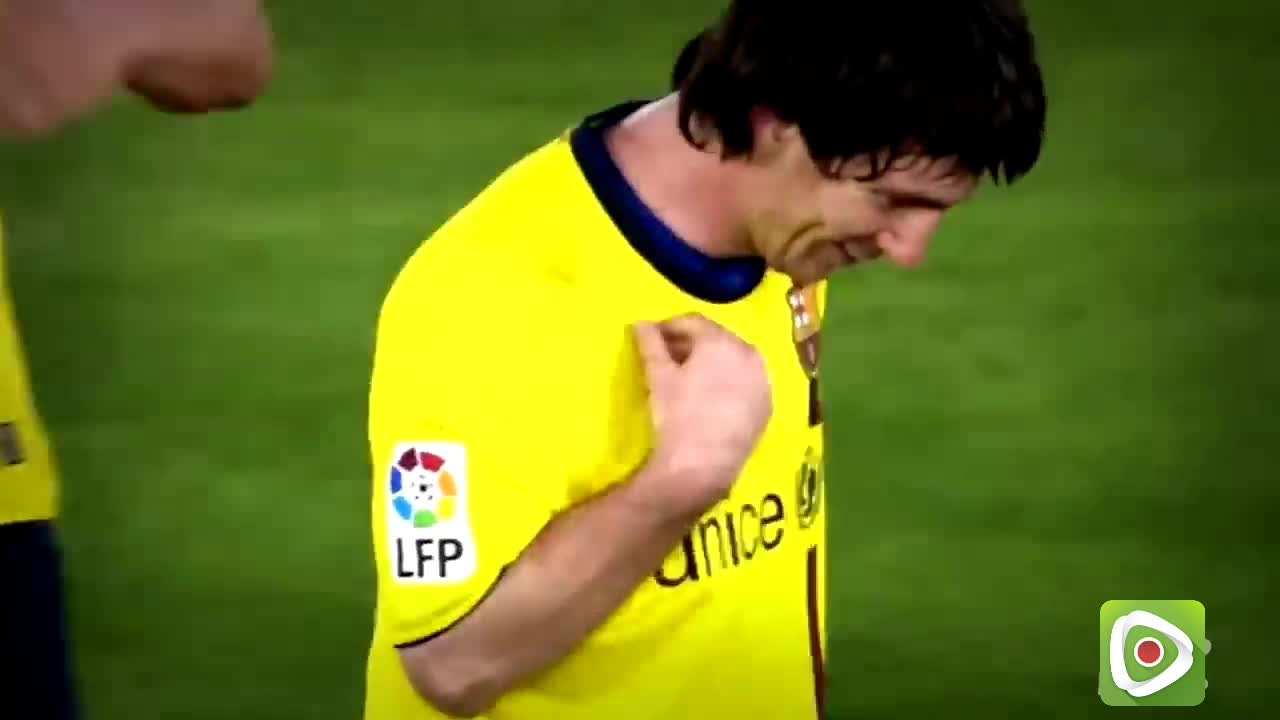 Messi's free kick from long distance is spectacular - #5