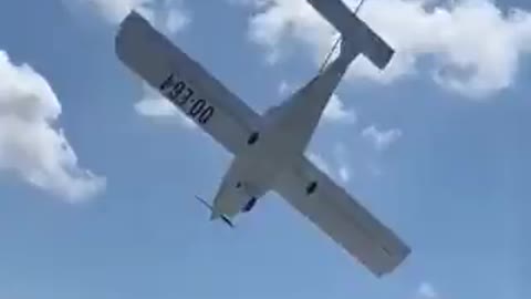 In Belgium, the pilot of a light aircraft Dyn'Aero MCR-01 somehow managed to use a parachute