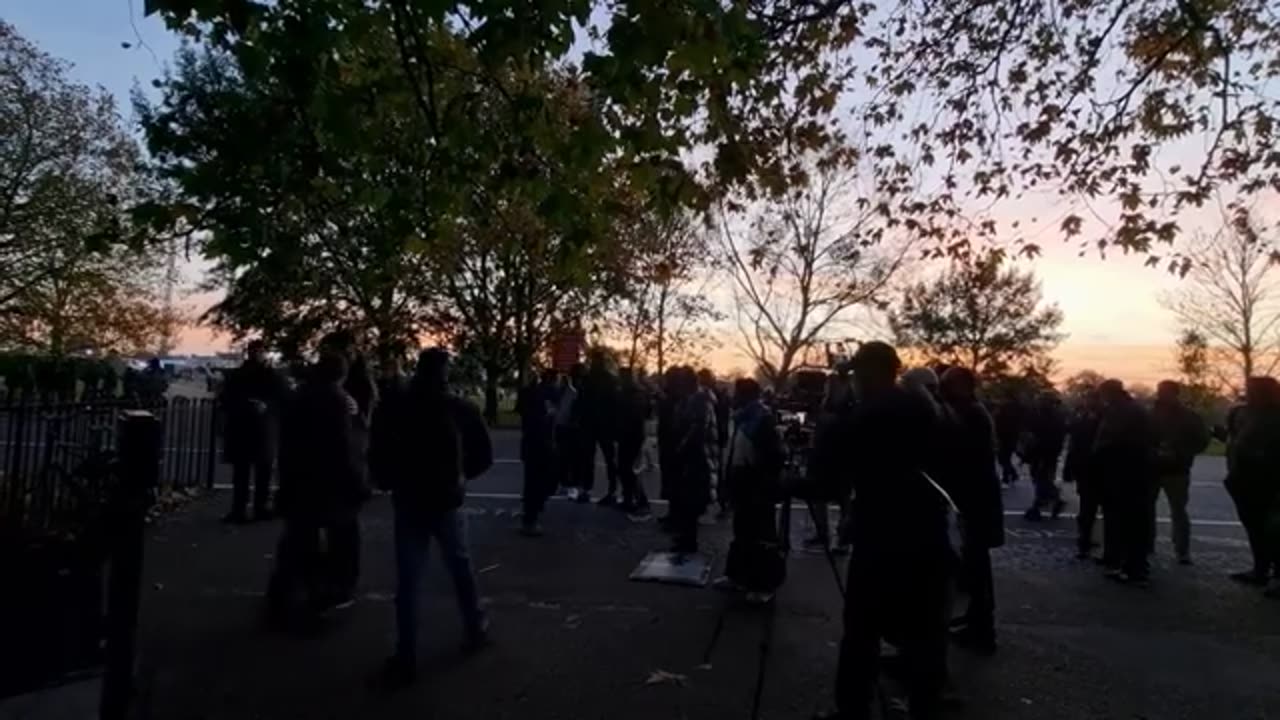 Some Hyde park wildlife_ A scuffle at sunset (Muslims not to blame. Seriously.).