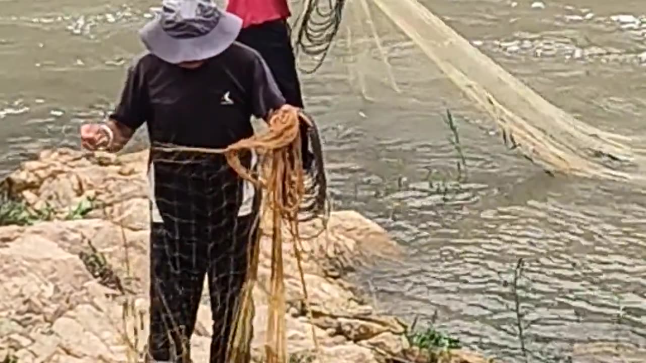 Sunday fish capturing program