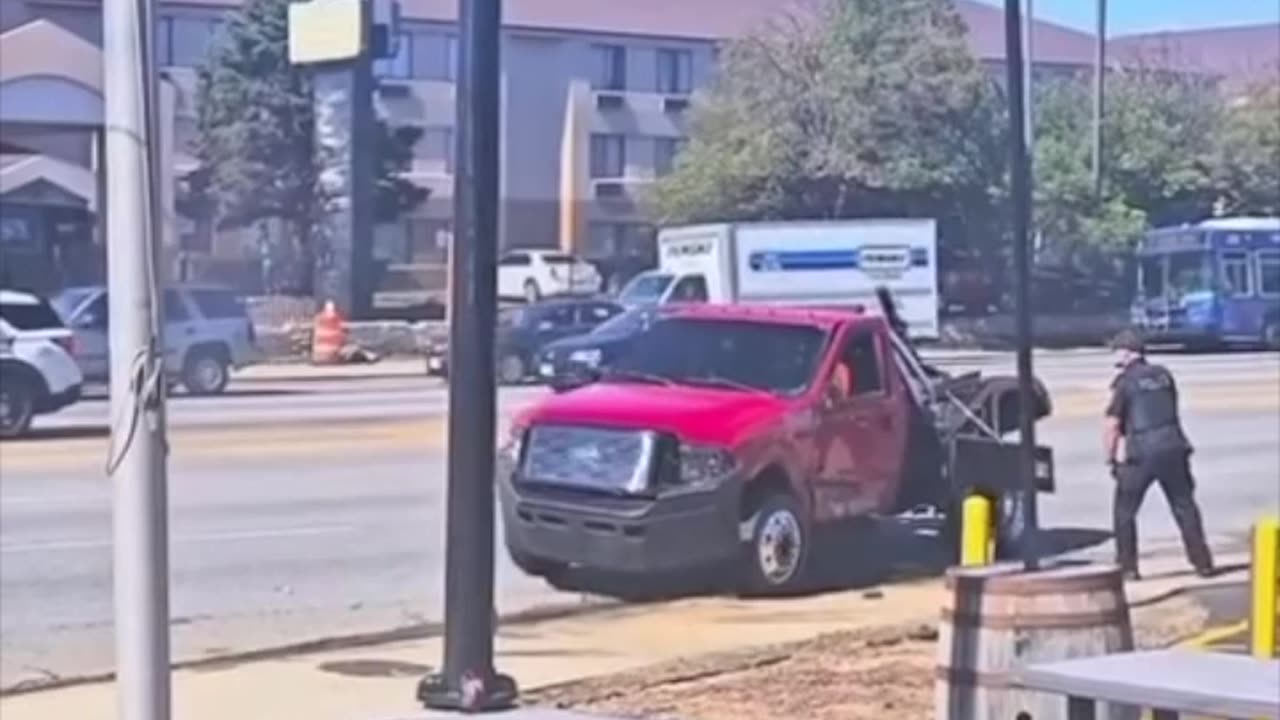 Tow truck drivers get into road fight on Chicago's Southwest Side