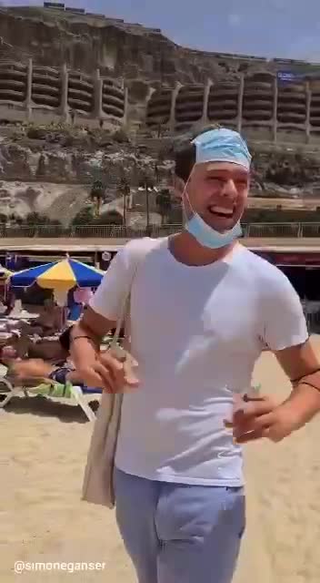 Vaccino bello, se lo fai ti cresce il pisello.