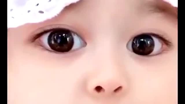 This little cut baby give kis 😘