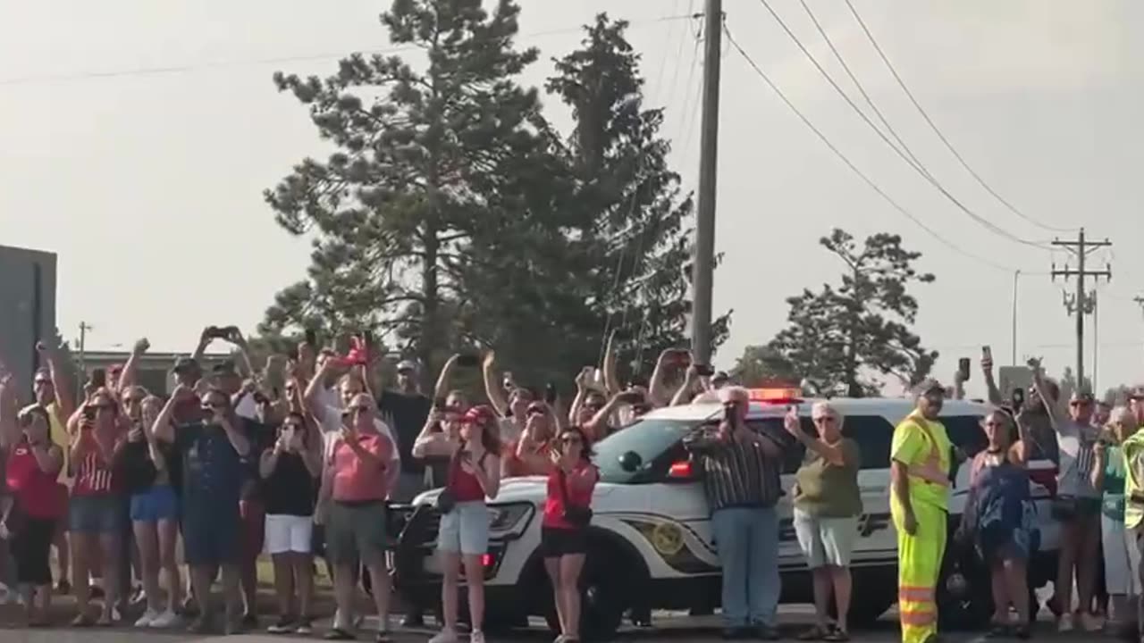 People waiting for Trump in Minnesota