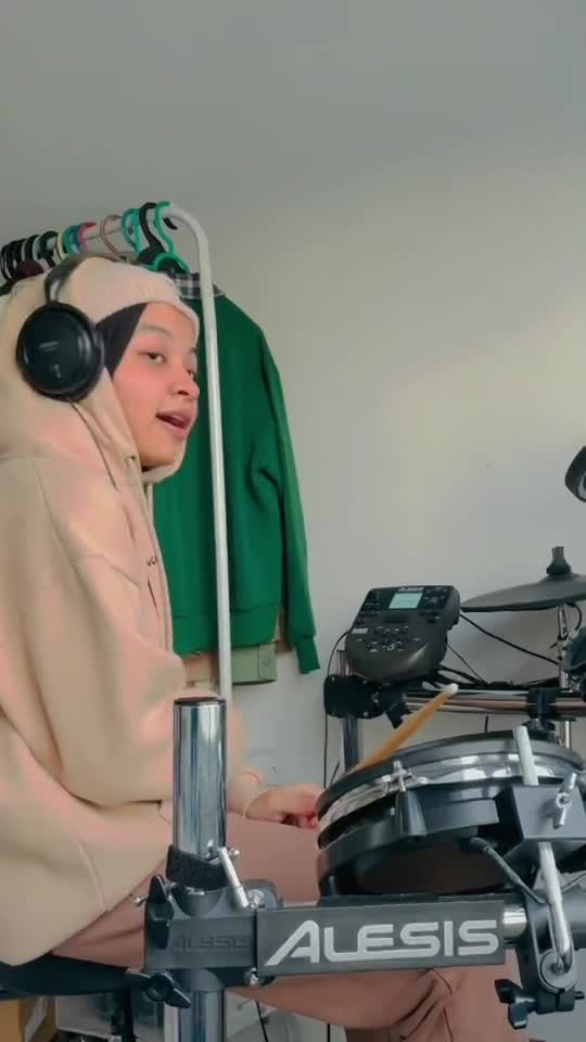 Billie Elish song druming from women amazing!!