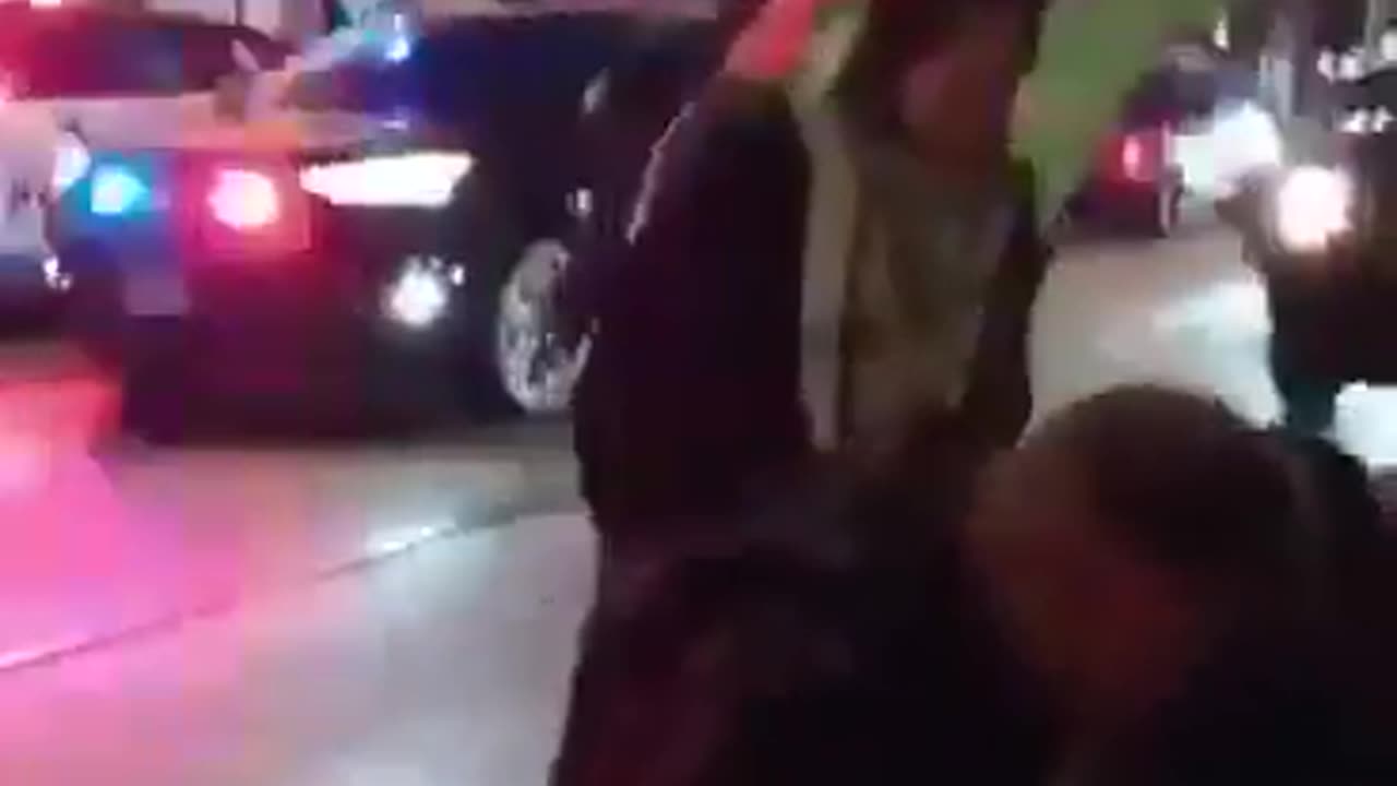 Toronto police arresting Hamas and Hezbollah supporters in downtown
