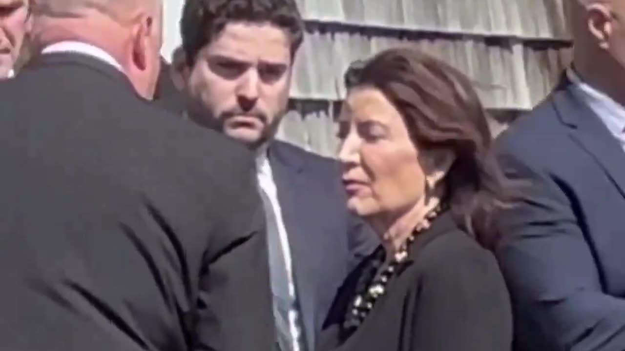 democrat kathy hochul Told To Leave Police Funeral