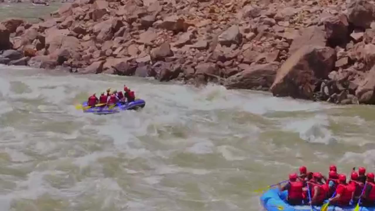 🌊💥 Thrilling Adventure: Rafting the Mighty Ganga River in Rishikesh 🌊💥 #gangariverrafting #thrill