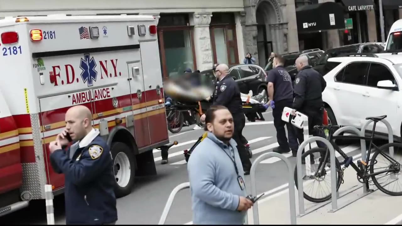 MAN SET's HIMSELF ON FIRE NEAR TRUMP TRIAL COURTHOUSE IN NYC