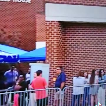 Kalama Harris - big line of people waiting for her to speak