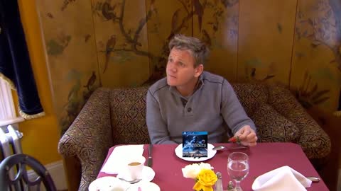 Gordon Ramsay Reviews Star Wars Battlefront 2