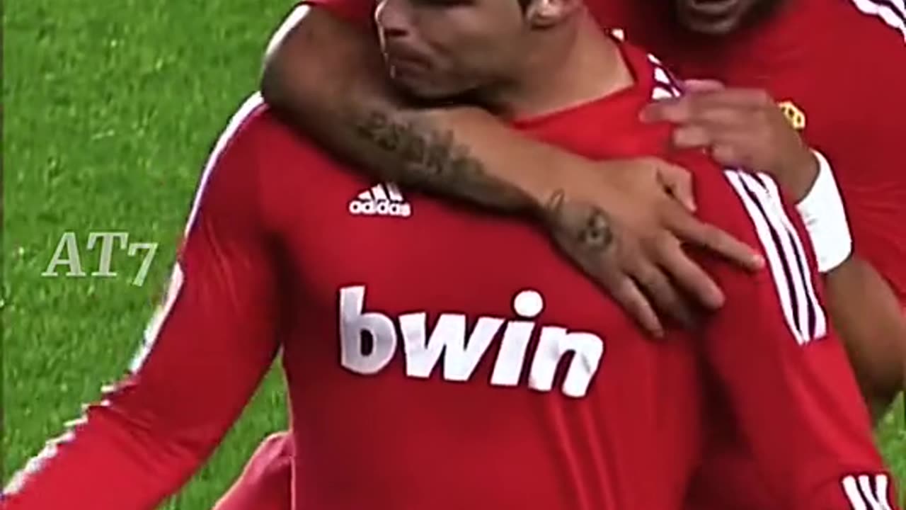 Ronaldo vs halland shoot comparison