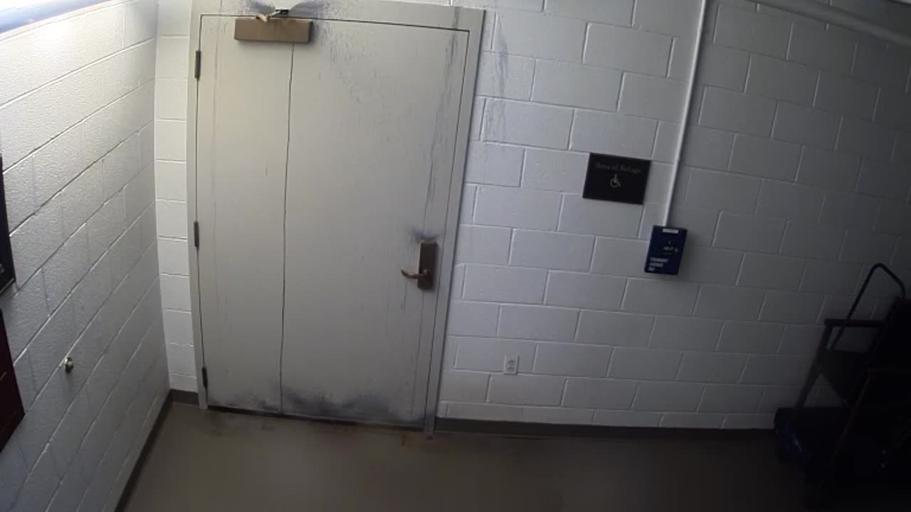 7052CVCLLStair11South_2021-01-06_14h00min01s270ms.mp4