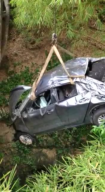 Vehículo cayó a una cañada en Cañaveral; tres personas resultaron heridas