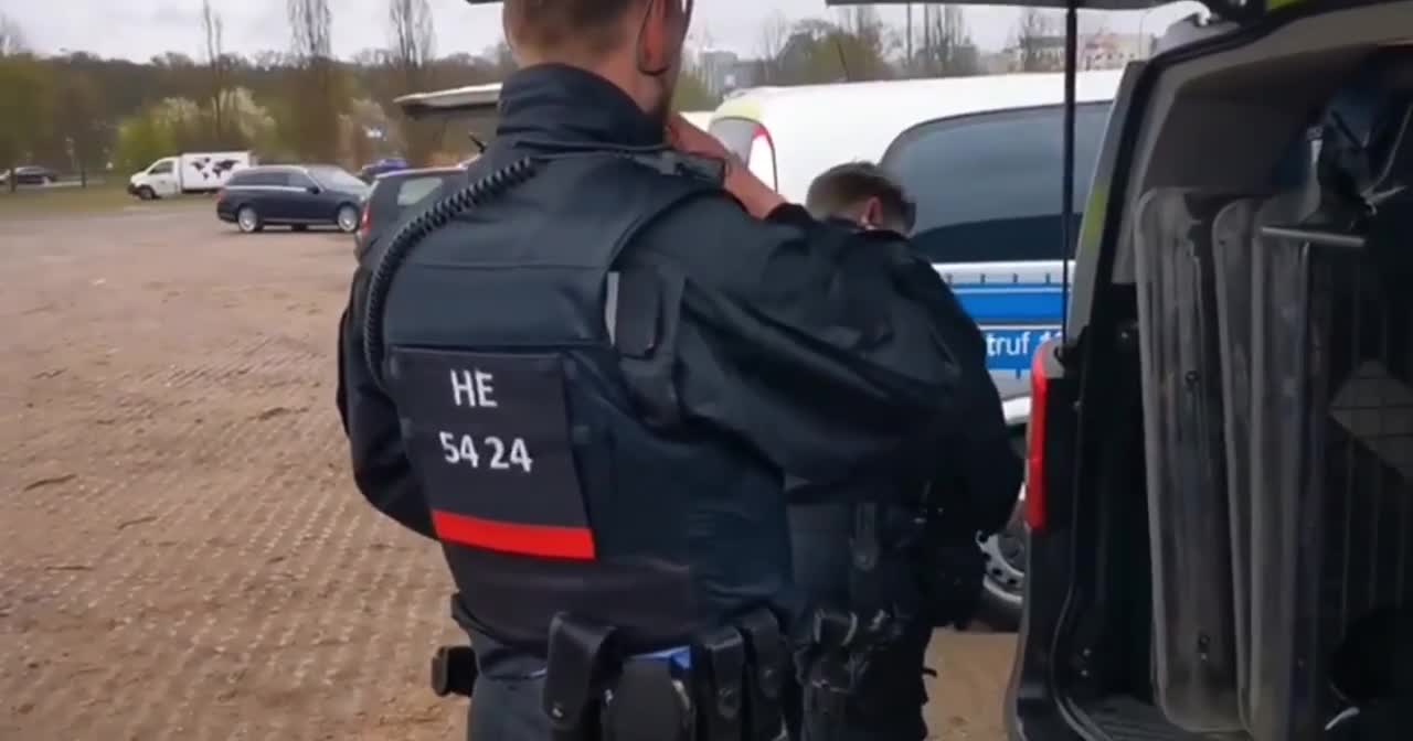 Polizei Corona Masken - Beim Rauchen macht Corona Pause