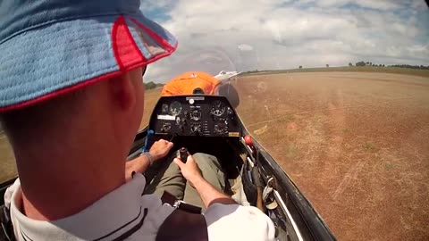 Glider Solo (Die gezoem van die bye)