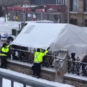 LOOK AT THESE OFFICERS!! Praise God. #freedomconvoy2022