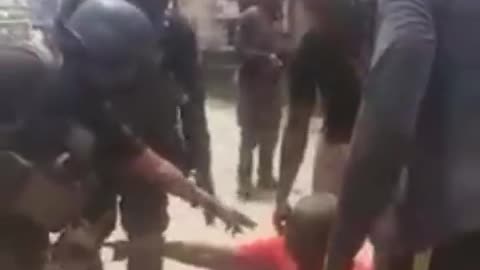 Ipob supporter being harrassed by the police!!!