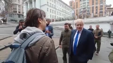 Boris Johnson and ZelenskyyUa walked through the center of Kyiv