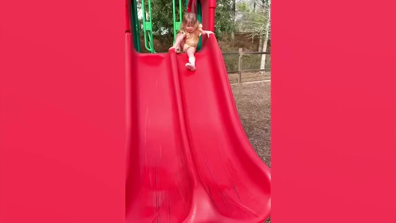 FUNNY BABIES PLAYING SLIDES FAILS - CUTE BABY VIDEOS❤️