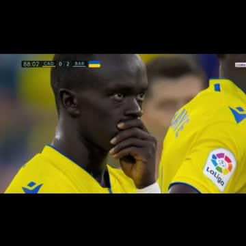 A fan had an heart attack on fc barcelona vs cadiz