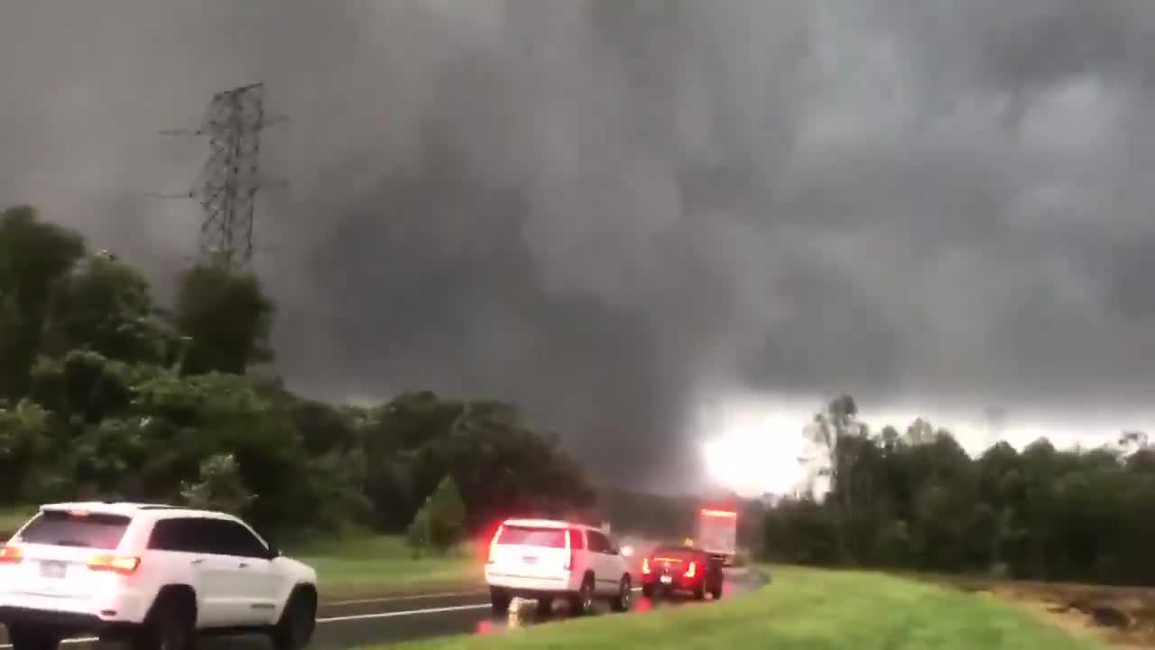 Massive tornado on ground south of Downtown Philadelphia In NJ 9-1-2021