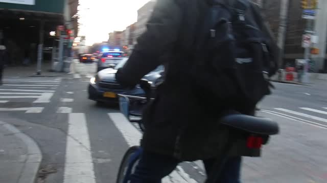 2022 0119 407 pm NYPD 3945 as I approach 15 St and Second Avenue