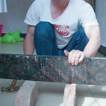 Is it true to hit nails empty-handed?