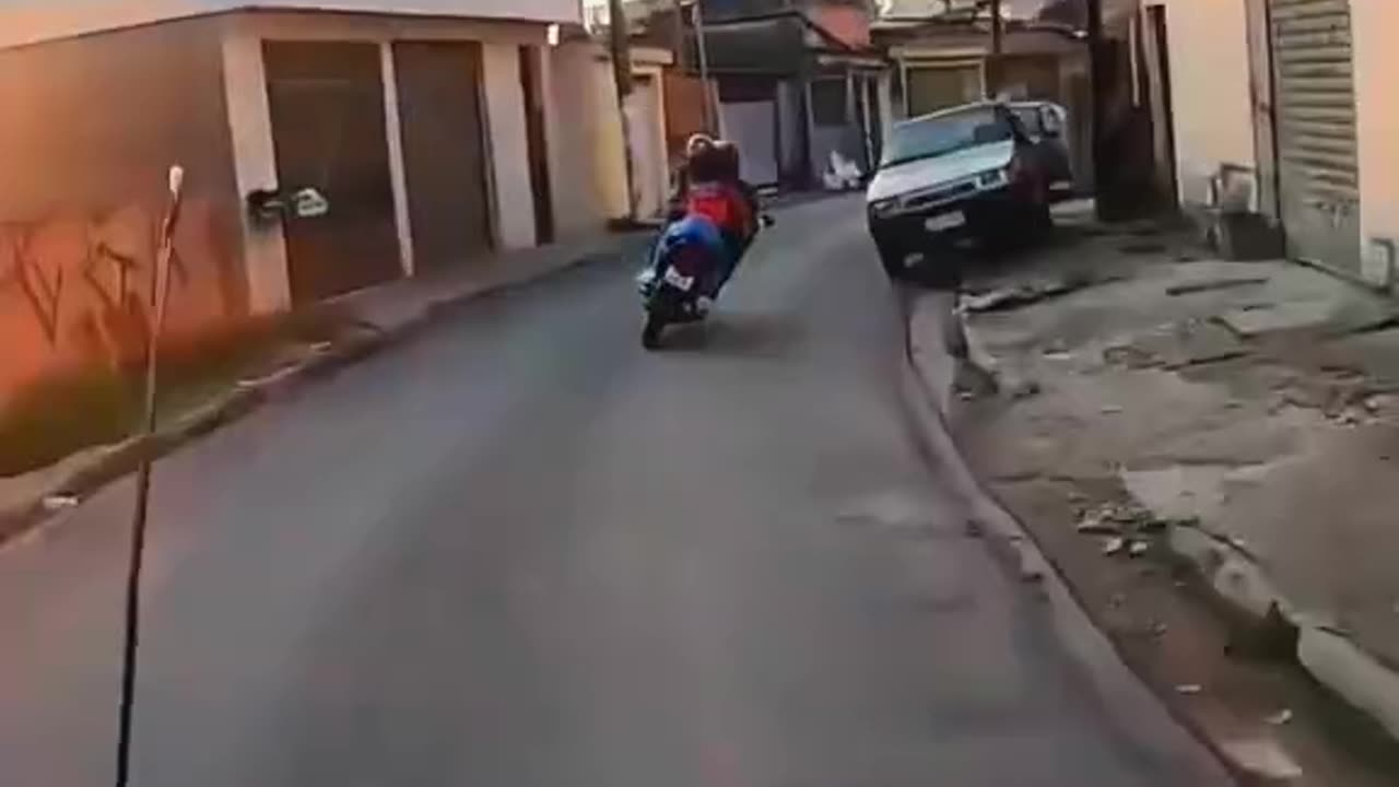 Uhhuuu,Crazy police chase