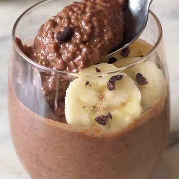 Super easy chocolate smoothie chia pudding