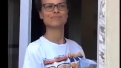 😂