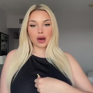 Hot TikTok Girl - Short 28