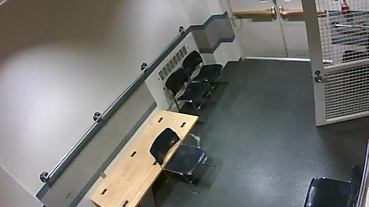 1657HQOB02PrisonerProcessingLobby_2021-01-06_21h20min00s840ms.mp4